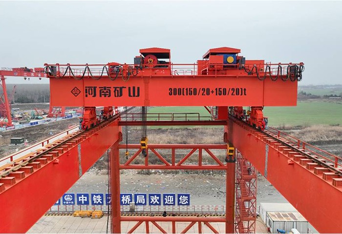 300t双小车新型双梁起重机